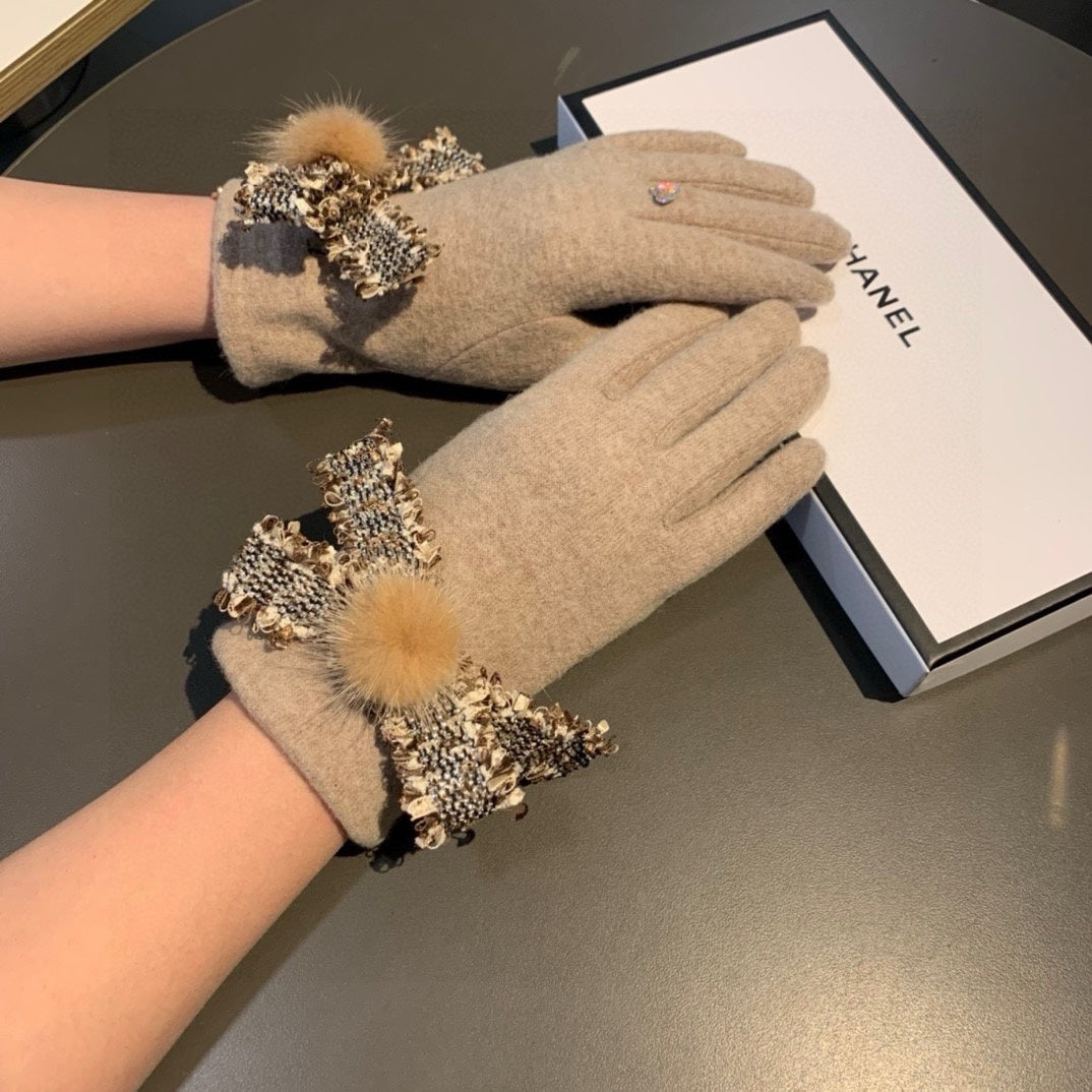 CHANEL GLOVES IN PALE BROWN WOOL 420538
