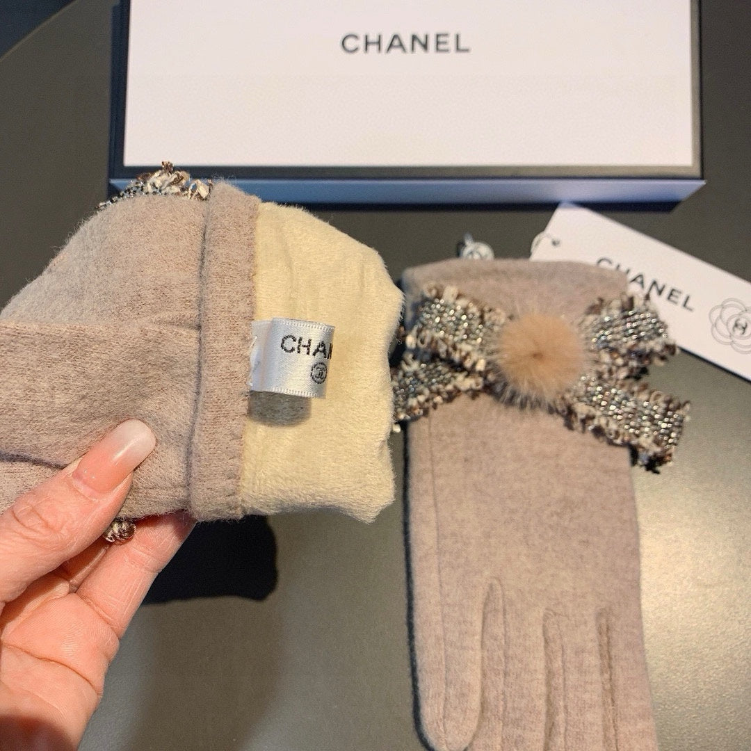 CHANEL GLOVES IN PALE BROWN WOOL 420538