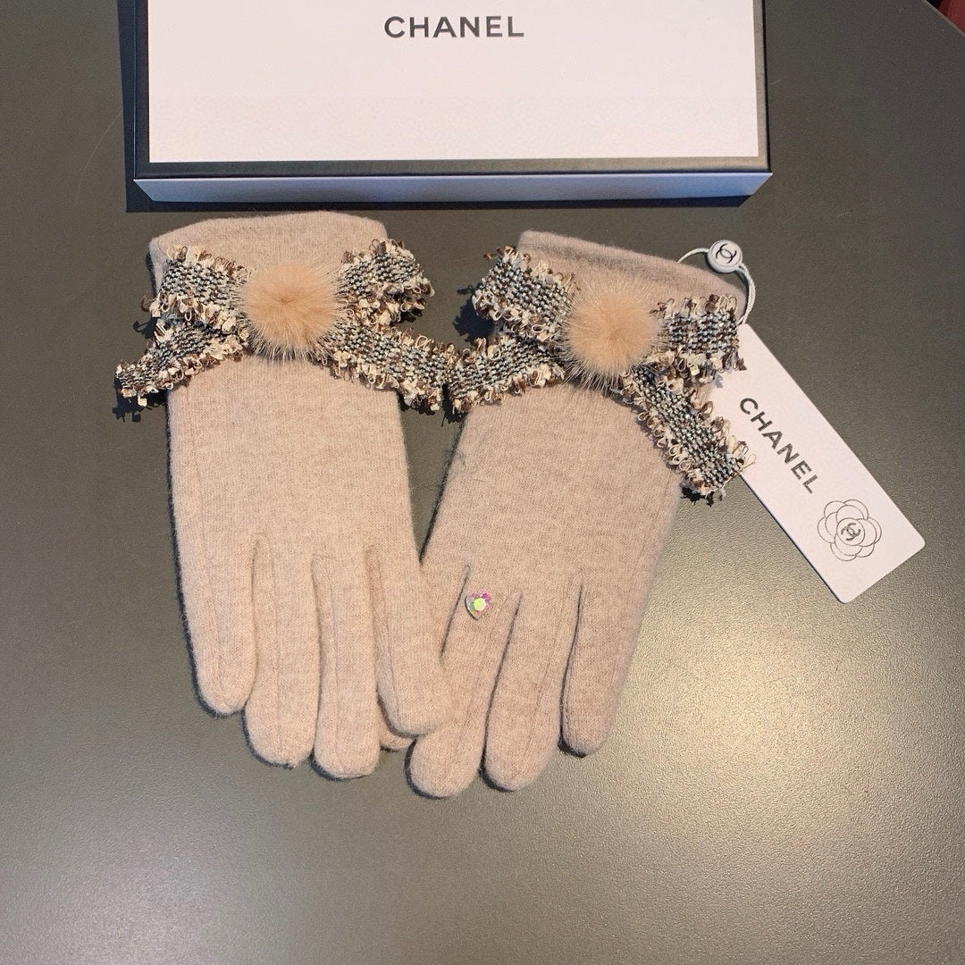 CHANEL GLOVES IN PALE BROWN WOOL 420538
