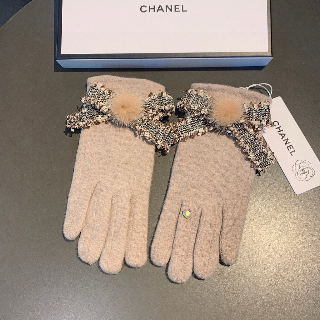 CHANEL GLOVES IN PALE BROWN WOOL 420538