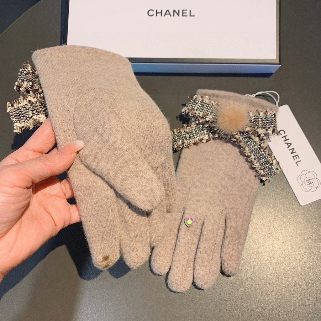 CHANEL GLOVES IN PALE BROWN WOOL 420538