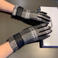 CHANEL GLOVES IN BLACK MIX WHITE WOOL 429245