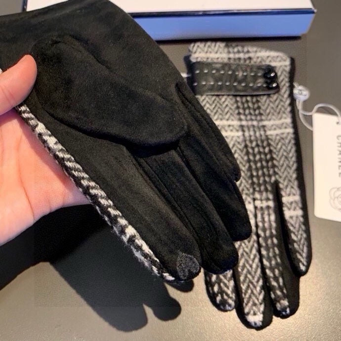 CHANEL GLOVES IN BLACK MIX WHITE WOOL 429245