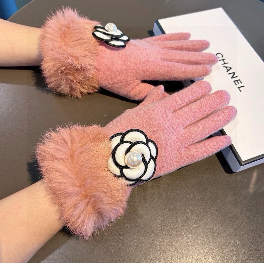 CHANEL GLOVES IN ROUGE PINK WOOL WITH RABBIT FUR 439142