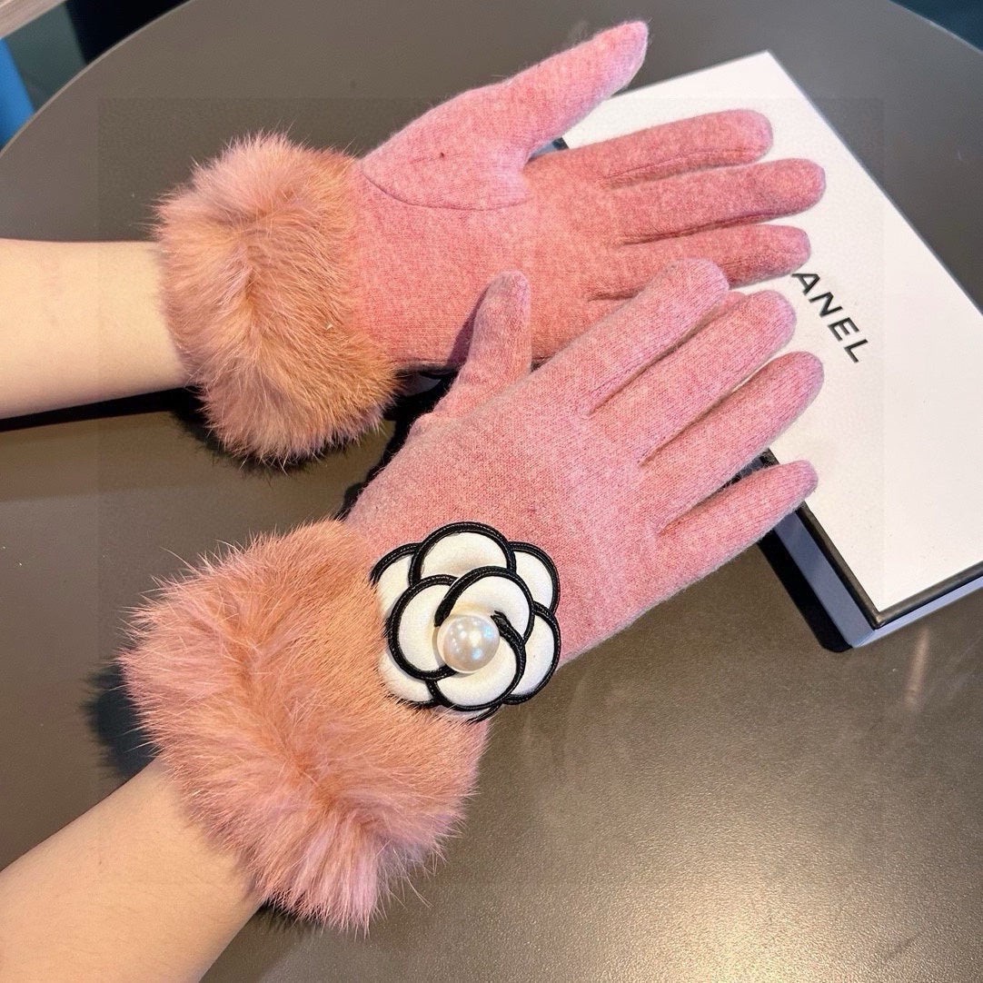 CHANEL GLOVES IN ROUGE PINK WOOL WITH RABBIT FUR 439142
