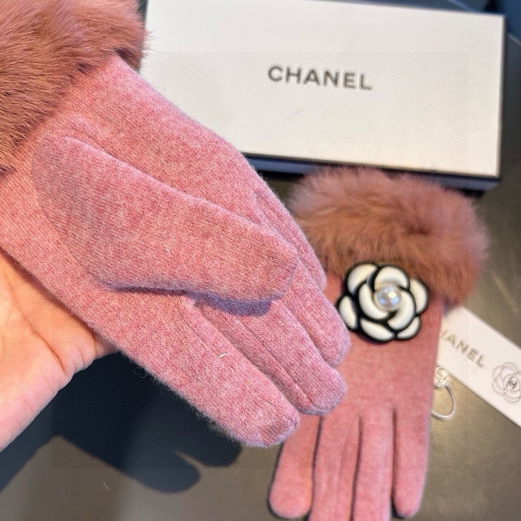 CHANEL GLOVES IN ROUGE PINK WOOL WITH RABBIT FUR 439142