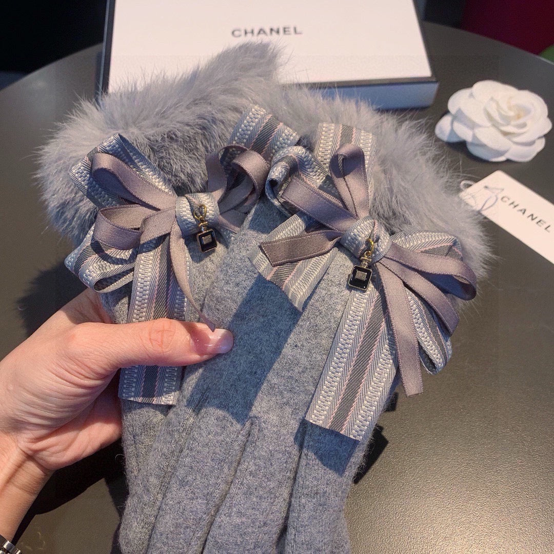 CHANEL GLOVES IN DOLPHIN GRAY WOOL AND RABBIT FUR 441838