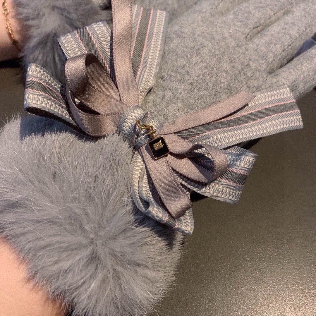 CHANEL GLOVES IN DOLPHIN GRAY WOOL AND RABBIT FUR 441838