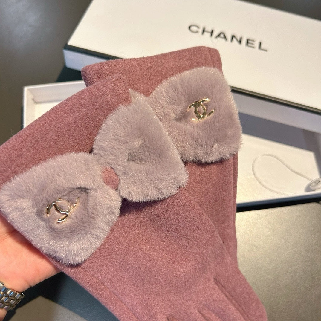 CHANEL GLOVES IN CREPE PINK WOOL WITH RABBIT FUR 456296