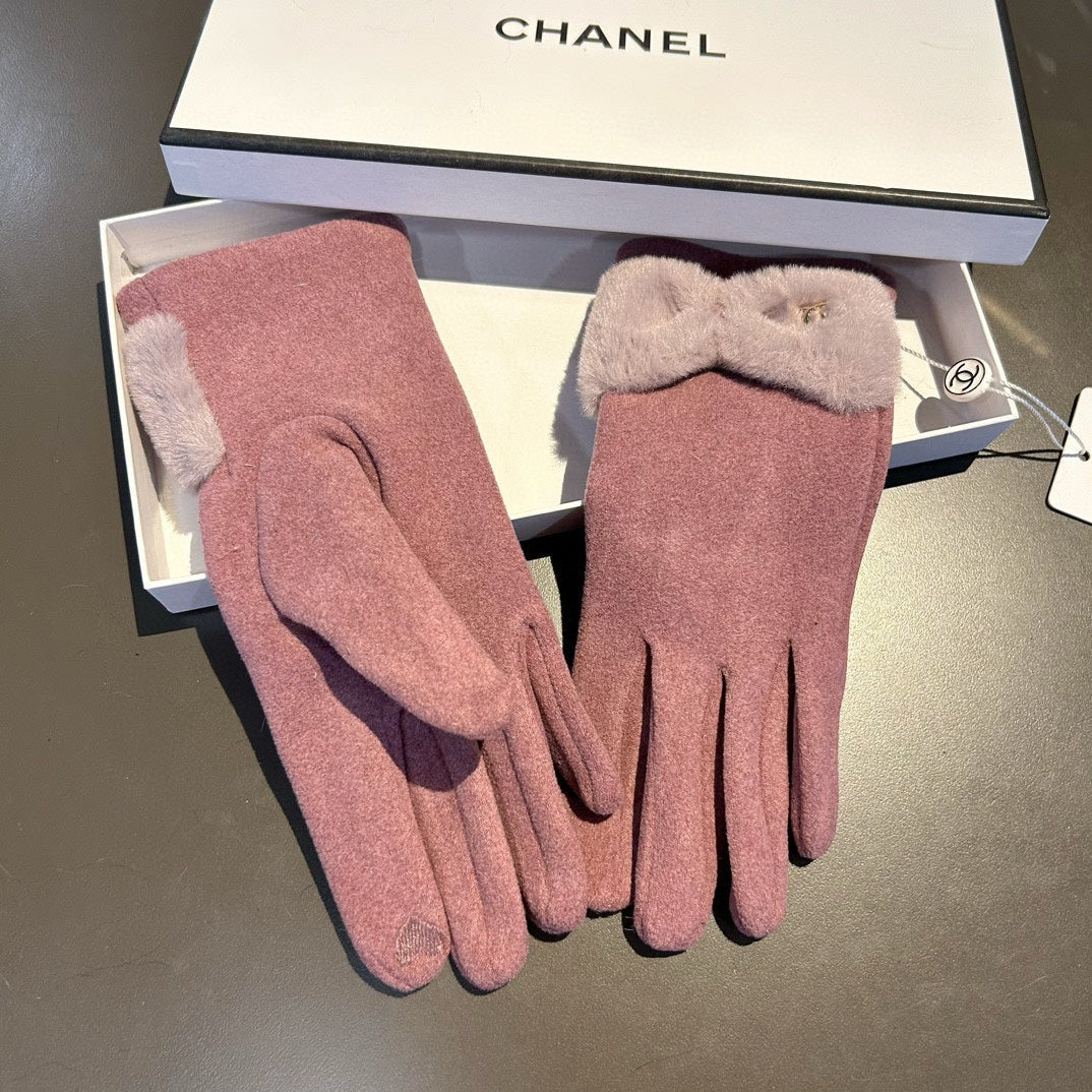 CHANEL GLOVES IN CREPE PINK WOOL WITH RABBIT FUR 456296