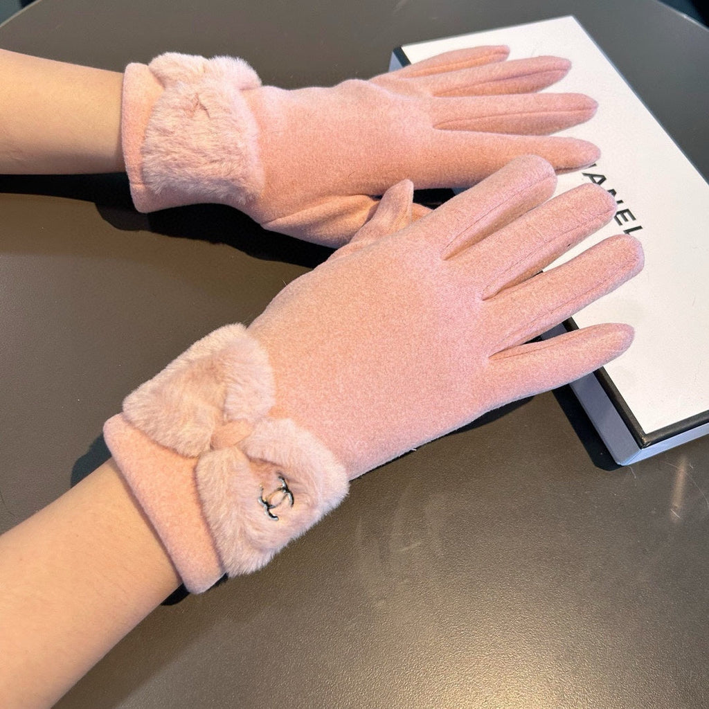 CHANEL GLOVES IN ROSE PINK WOOL WITH RABBIT FUR 456298