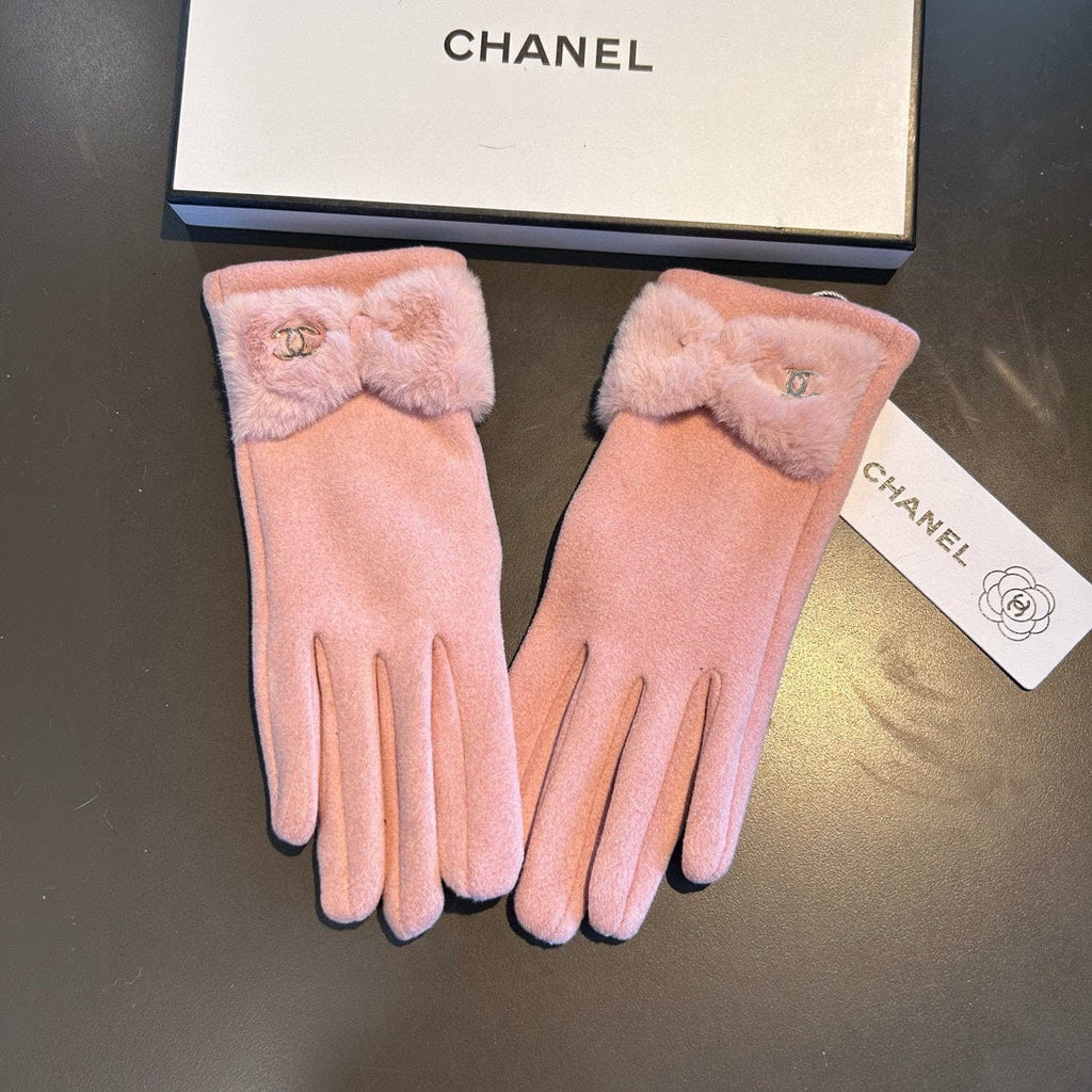 CHANEL GLOVES IN ROSE PINK WOOL WITH RABBIT FUR 456298