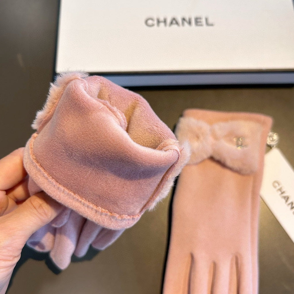 CHANEL GLOVES IN ROSE PINK WOOL WITH RABBIT FUR 456298