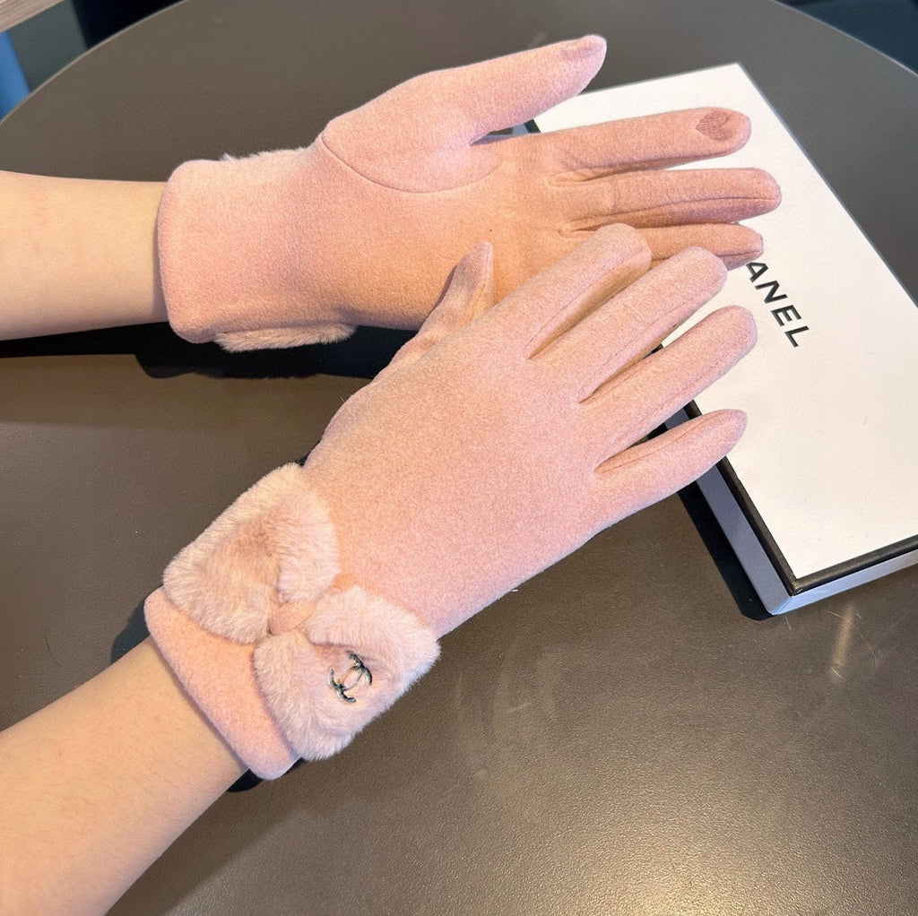 CHANEL GLOVES IN ROSE PINK WOOL WITH RABBIT FUR 456298