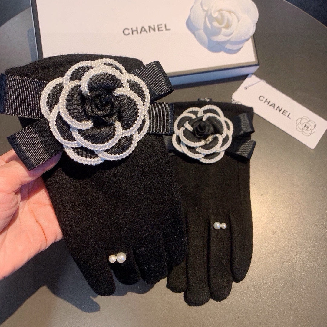 CHANEL GLOVES IN BLACK WOOL WITH FLOWER 456325