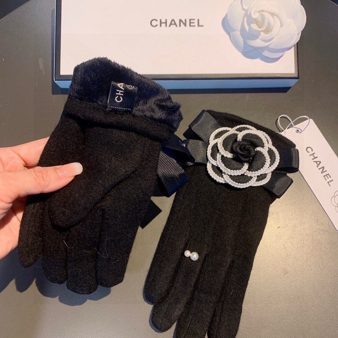CHANEL GLOVES IN BLACK WOOL WITH FLOWER 456325
