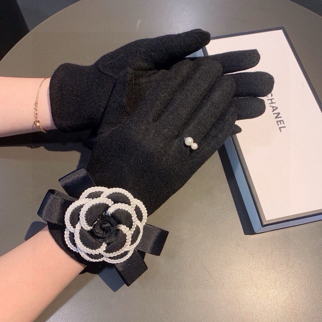 CHANEL GLOVES IN BLACK WOOL WITH FLOWER 456325