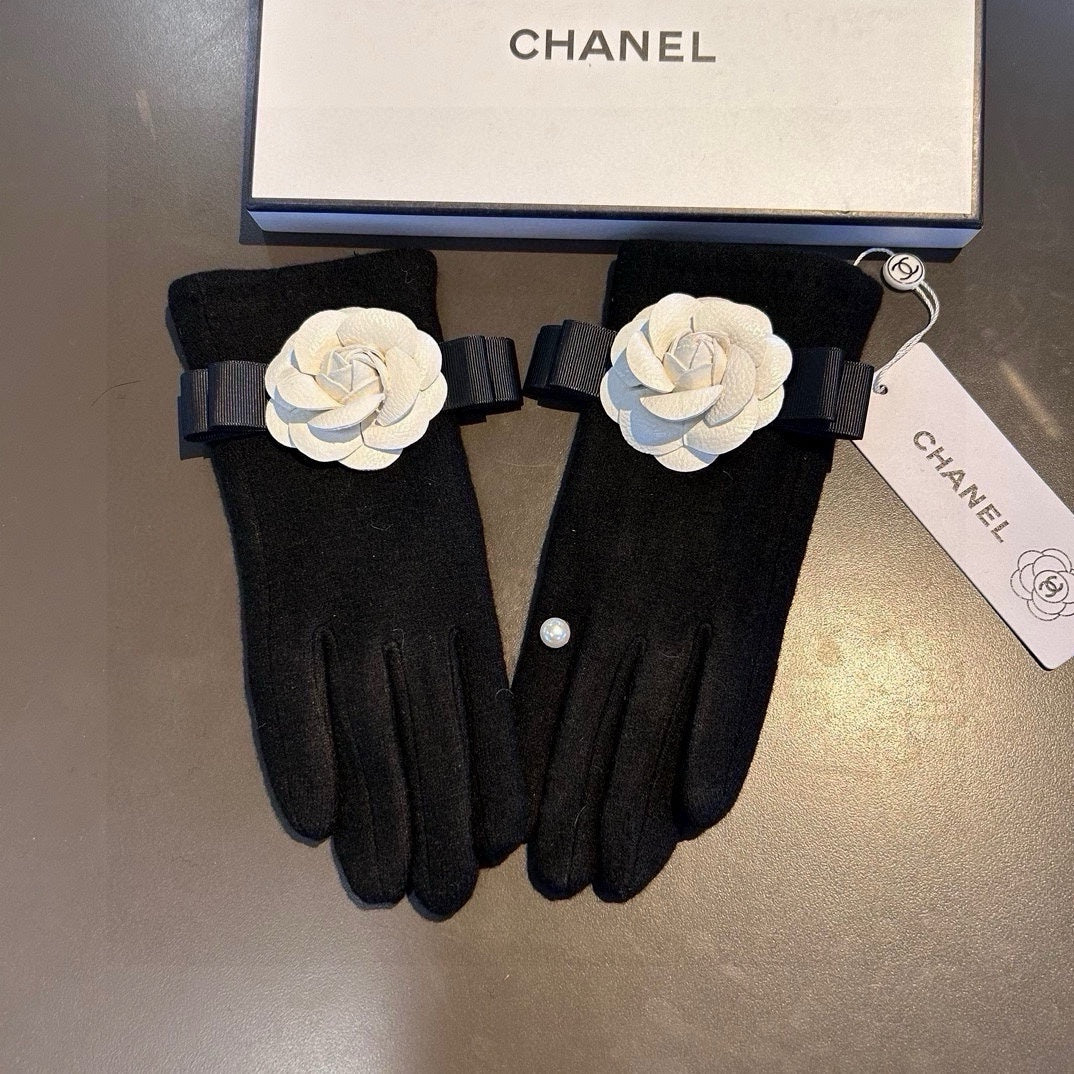 CHANEL GLOVES IN BLACK WOOL WITH WHITE FLOWER 456326