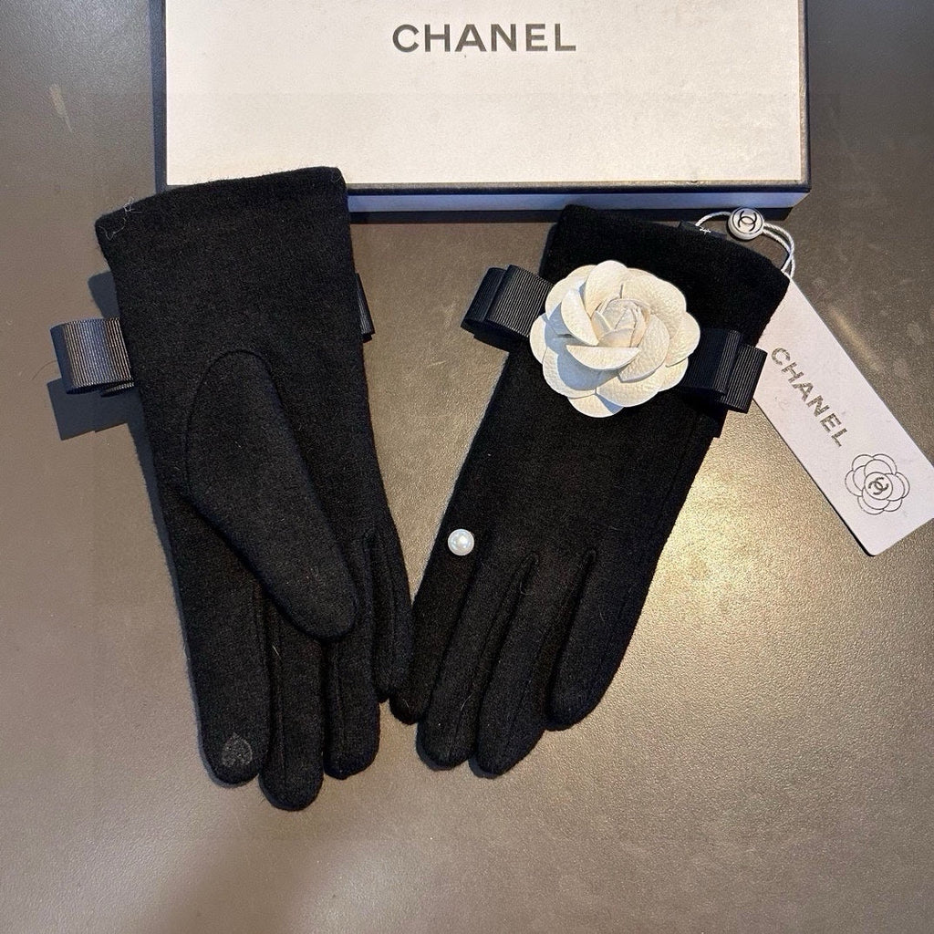 CHANEL GLOVES IN BLACK WOOL WITH WHITE FLOWER 456326