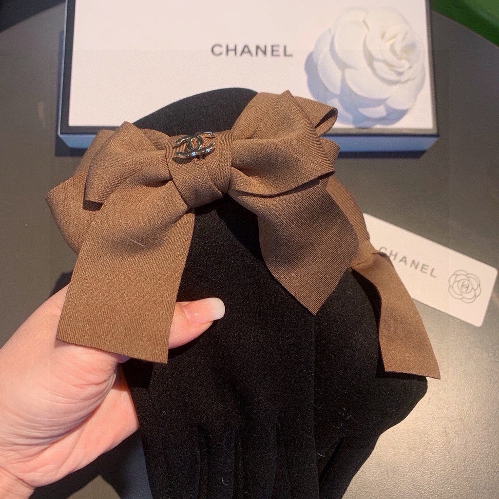 CHANEL GLOVES IN BLACK WOOL 456327