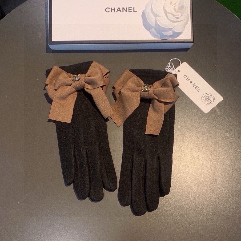 CHANEL GLOVES IN BLACK WOOL 456327