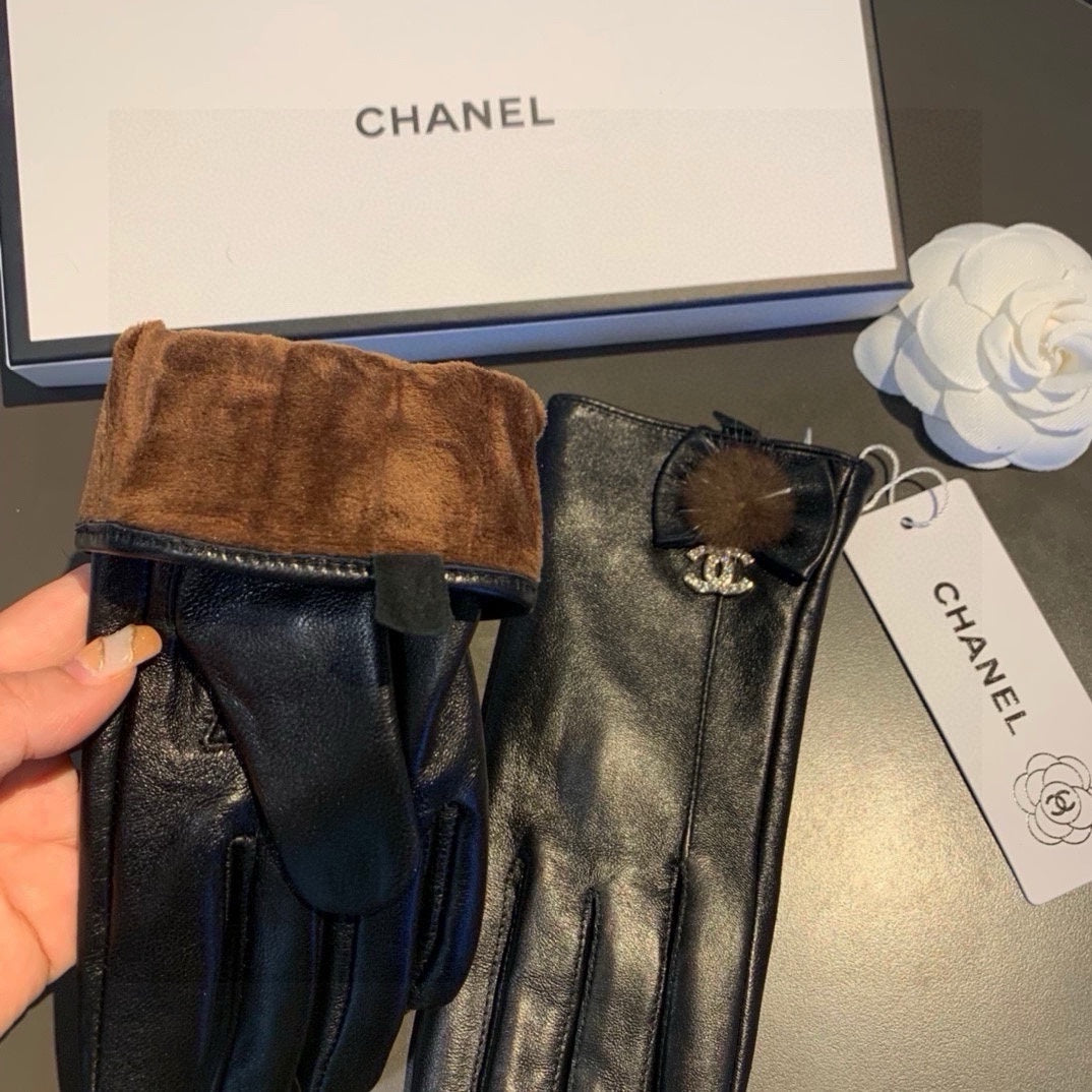 CHANEL GLOVES IN BLACK LAMBSKIN 456328