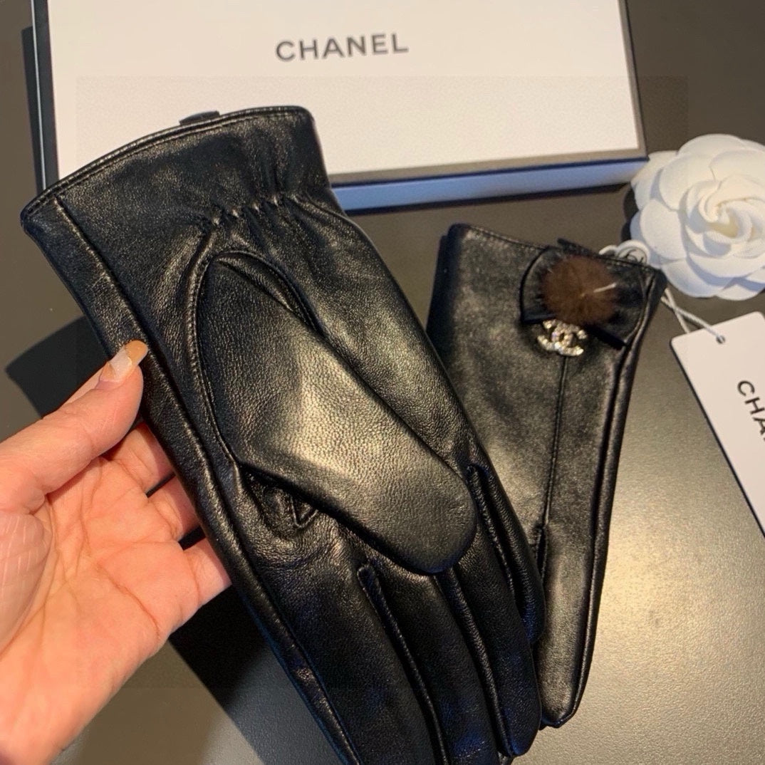 CHANEL GLOVES IN BLACK LAMBSKIN 456328