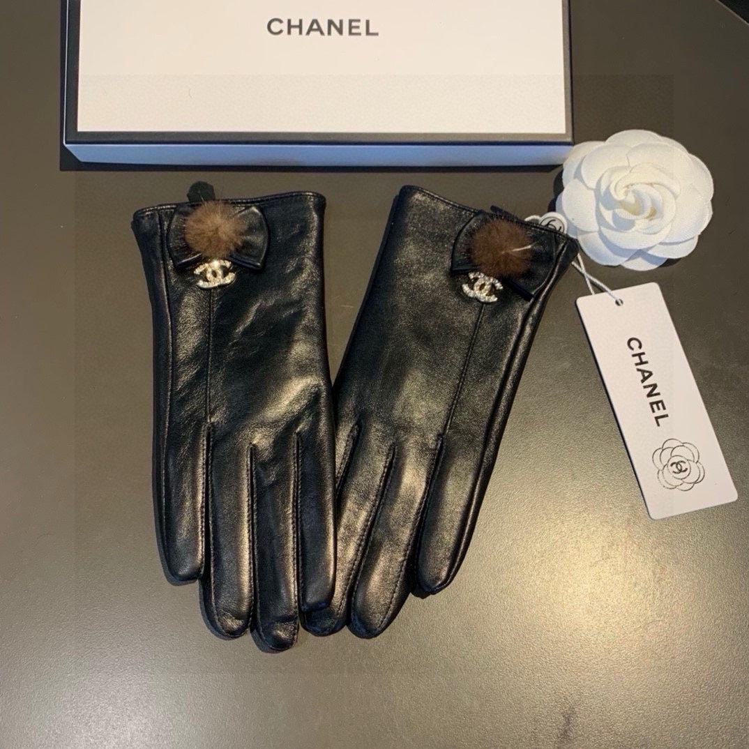 CHANEL GLOVES IN BLACK LAMBSKIN 456328