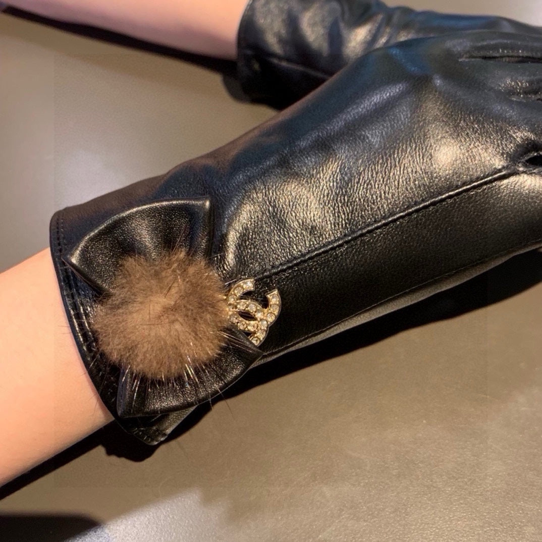 CHANEL GLOVES IN BLACK LAMBSKIN 456328