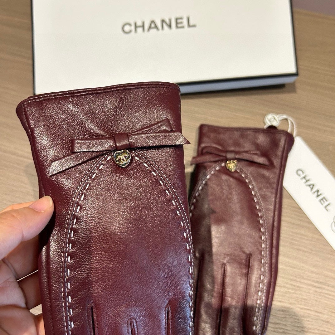 CHANEL GLOVES IN SANGRIA RED LAMBSKIN 456335
