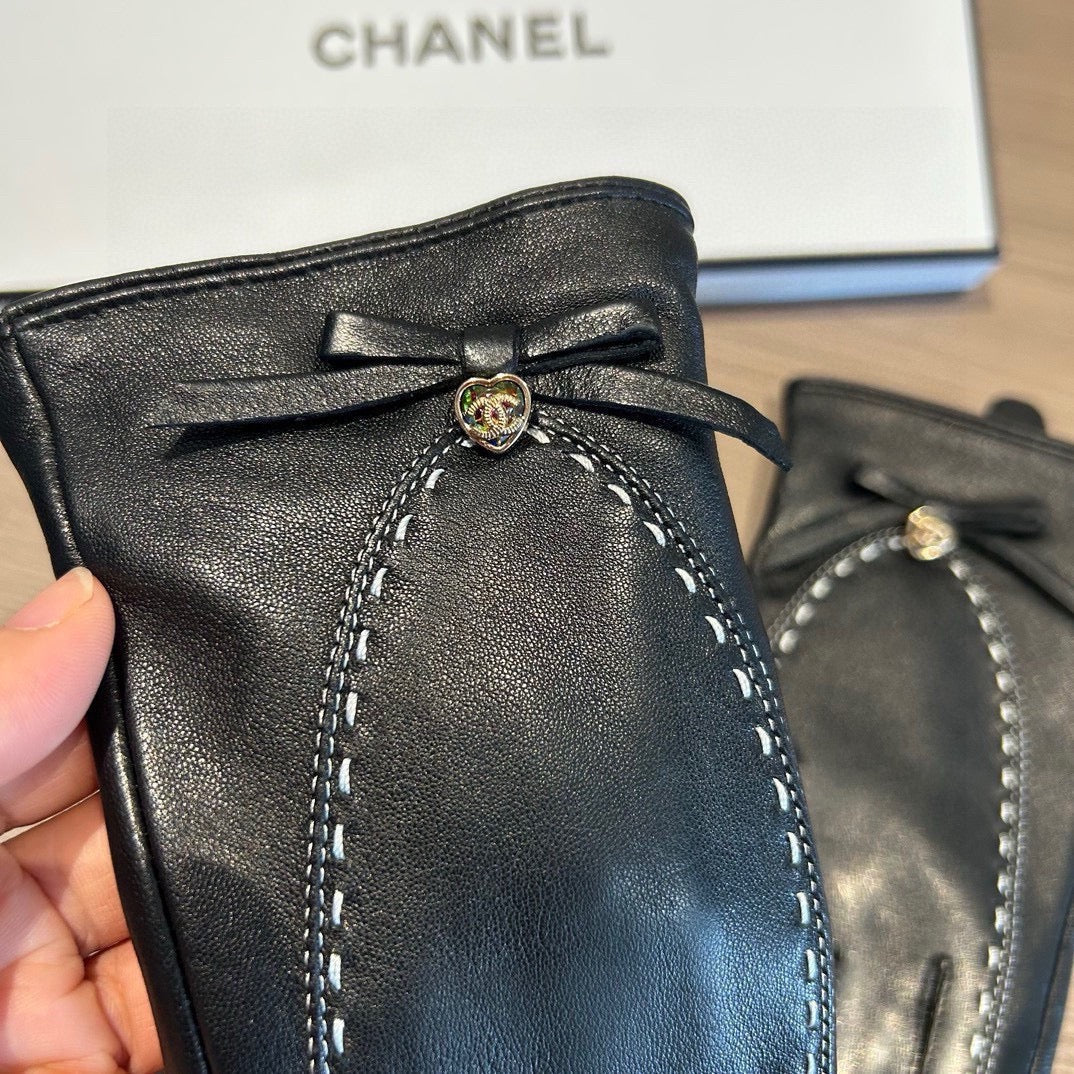 CHANEL GLOVES IN BLACK LAMBSKIN 456336