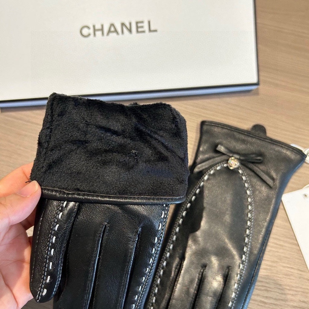 CHANEL GLOVES IN BLACK LAMBSKIN 456336