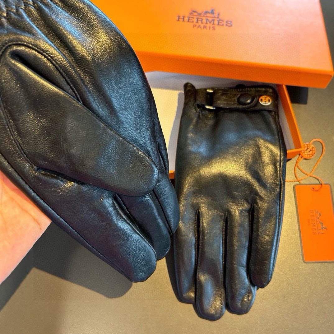 HERMES GLOVES WITH BUTTON IN BLACK SHEEPSKIN WITH LAMB FUR LINING
