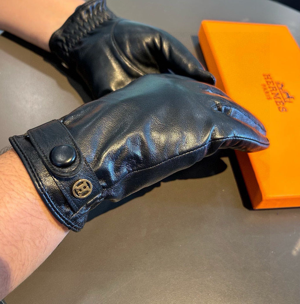 HERMES GLOVES WITH BUTTON IN BLACK SHEEPSKIN WITH LAMB FUR LINING