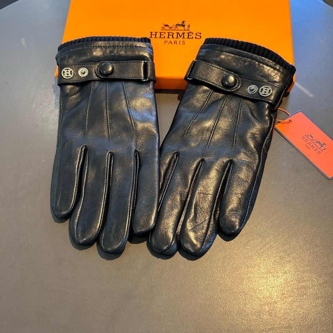 HERMES GLOVES WITH BUTTON IN BLACK SHEEPSKIN 456347