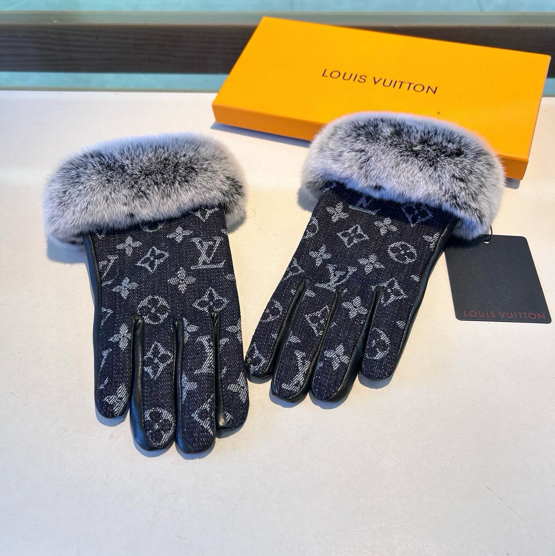 LOUIS VUITTON FINGERLESS GLOVES IN BLACK MONOGRAM DENIM AND LAMBSKIN WITH RABBIT FUR 458590