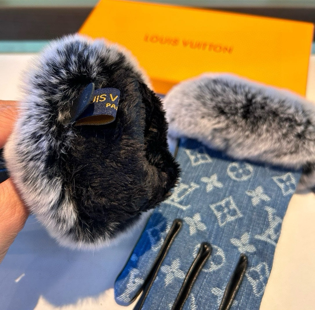 LOUIS VUITTON FINGERLESS GLOVES IN ELECTRIC BLUE MONOGRAM DENIM AND LAMBSKIN WITH RABBIT FUR 458591