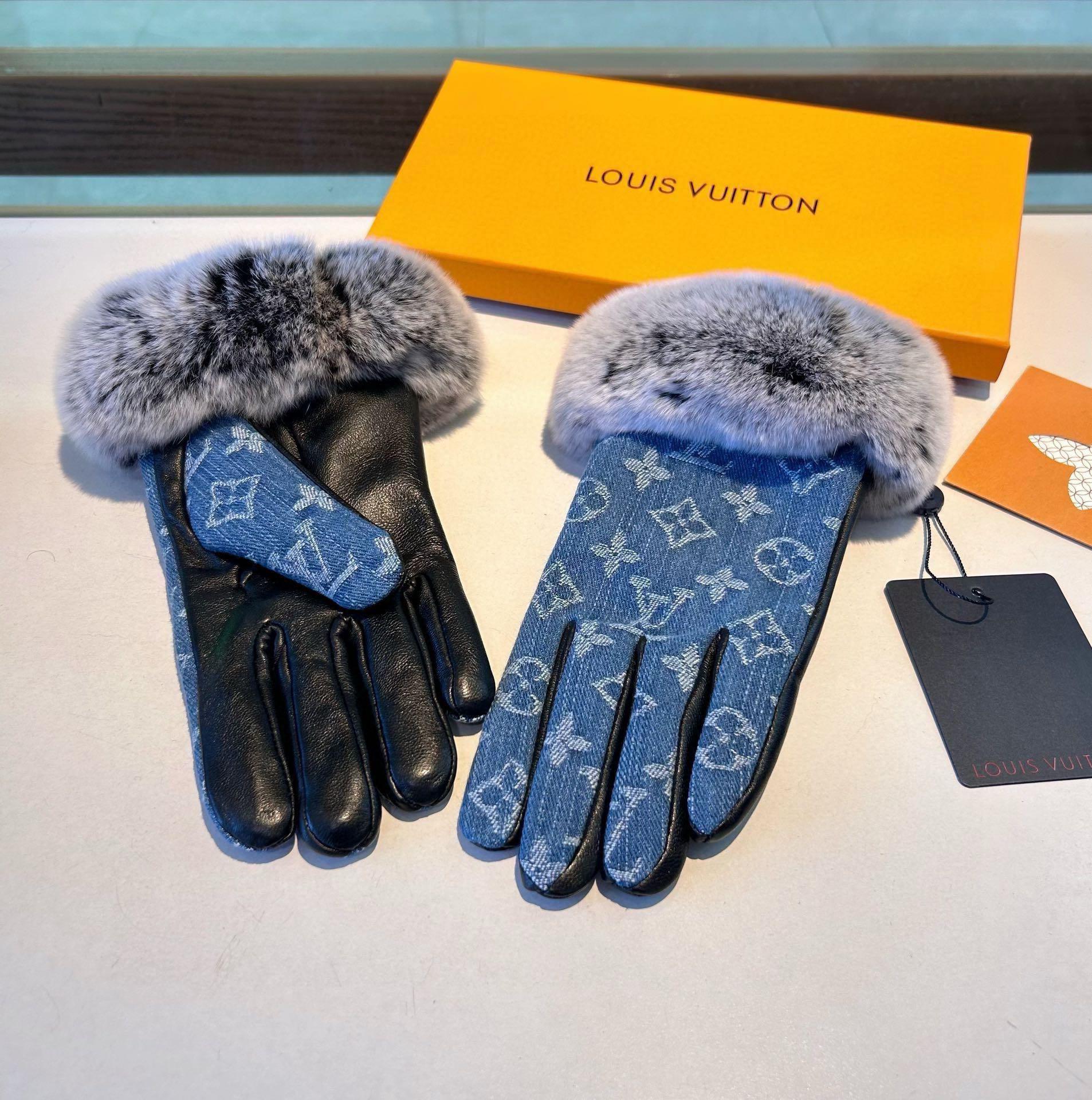 LOUIS VUITTON FINGERLESS GLOVES IN ELECTRIC BLUE MONOGRAM DENIM AND LAMBSKIN WITH RABBIT FUR 458591