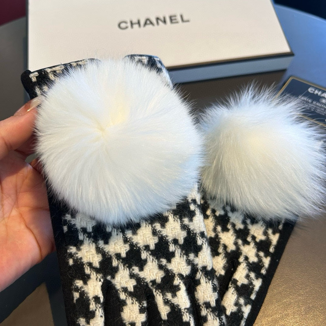CHANEL GLOVES IN BLACK MIX WHITE WOOL 462258