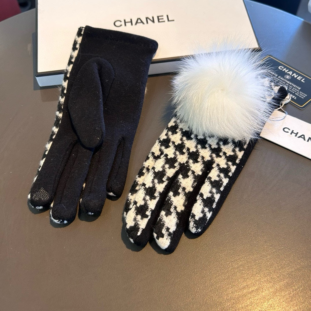 CHANEL GLOVES IN BLACK MIX WHITE WOOL 462258
