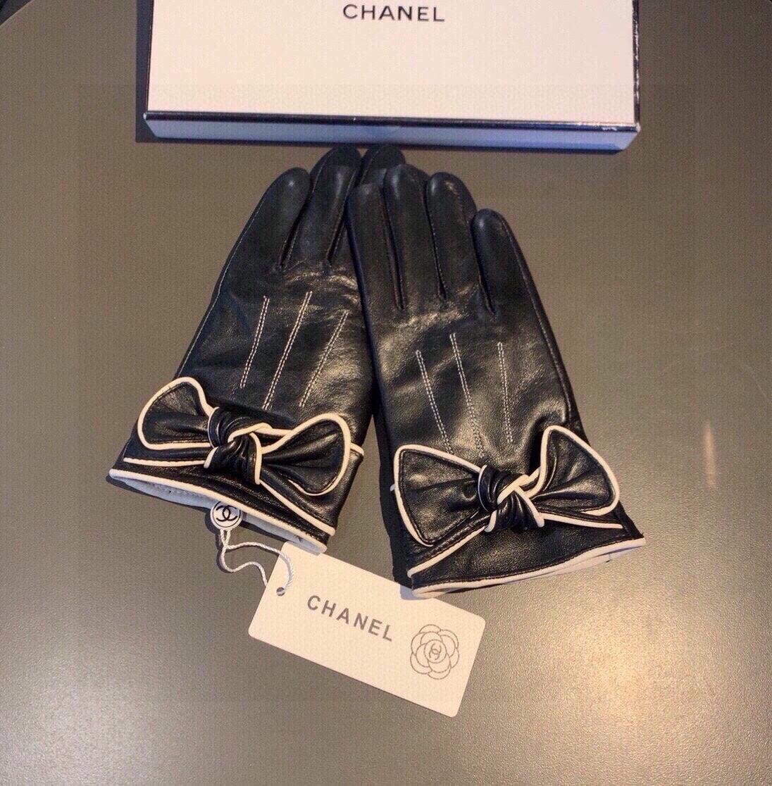 CHANEL GLOVES IN BLACK LAMBSKIN 462262