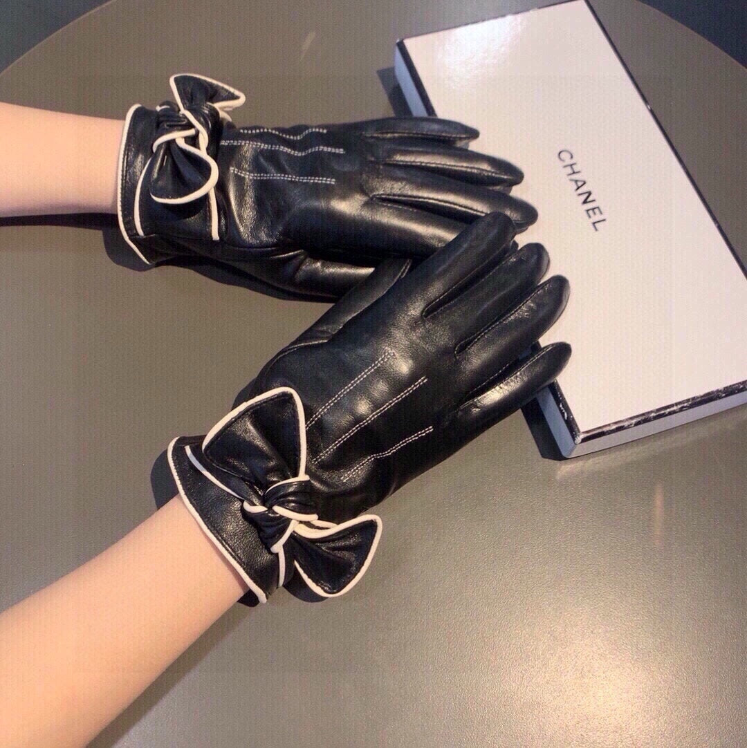 CHANEL GLOVES IN BLACK LAMBSKIN 462262