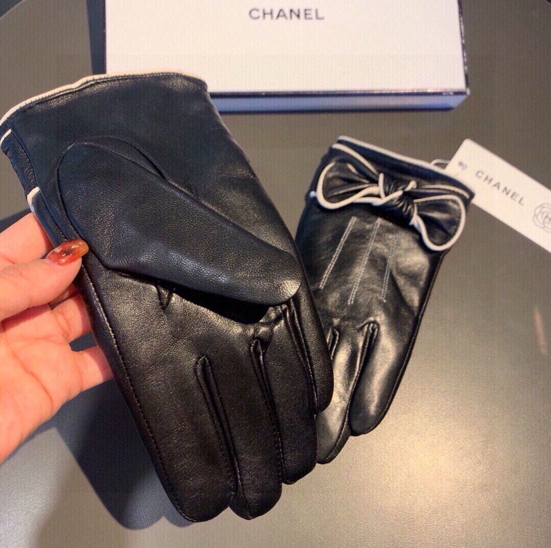 CHANEL GLOVES IN BLACK LAMBSKIN 462262