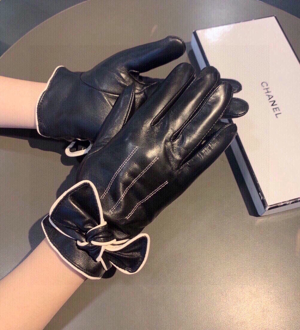 CHANEL GLOVES IN BLACK LAMBSKIN 462262