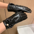 CHANEL TOUCHSCREEN GLOVES IN BLACK LAMBSKIN WITH GOLD LOGO 462264