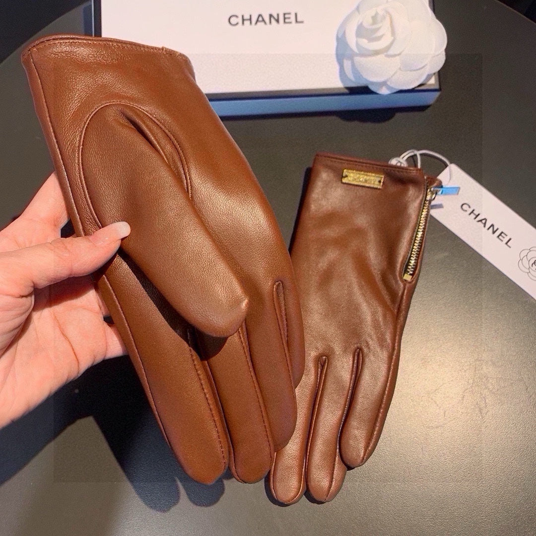CHANEL TOUCHSCREEN GLOVES IN BRONZE BROWN LAMBSKIN WITH GOLD LOGO 462270