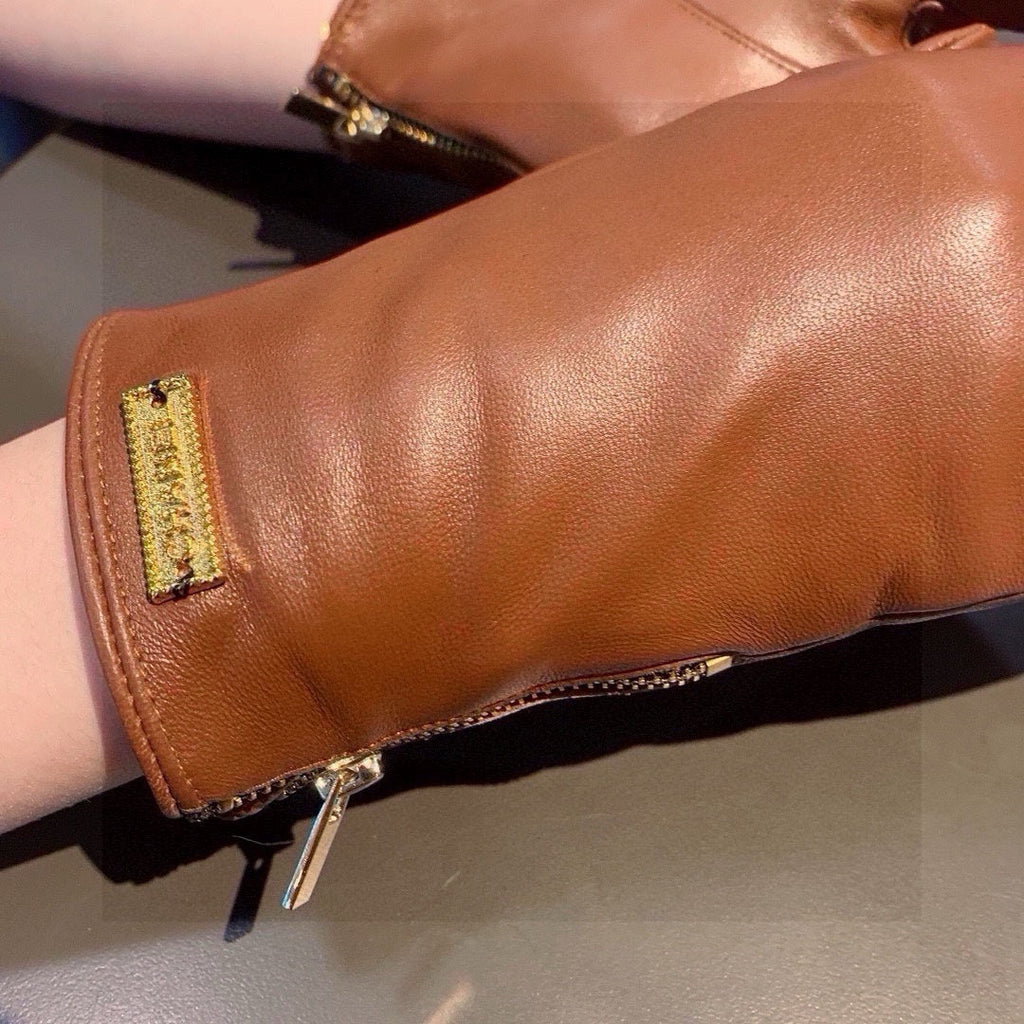CHANEL TOUCHSCREEN GLOVES IN BRONZE BROWN LAMBSKIN WITH GOLD LOGO 462270