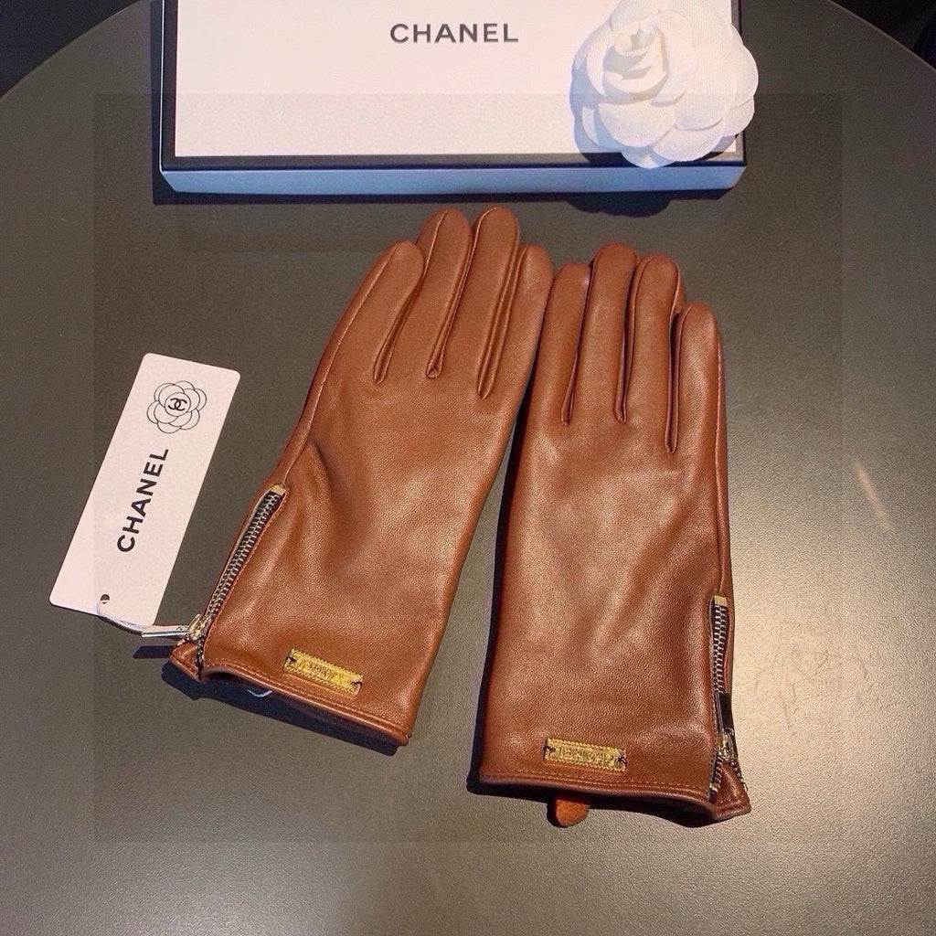 CHANEL TOUCHSCREEN GLOVES IN BRONZE BROWN LAMBSKIN WITH GOLD LOGO 462270