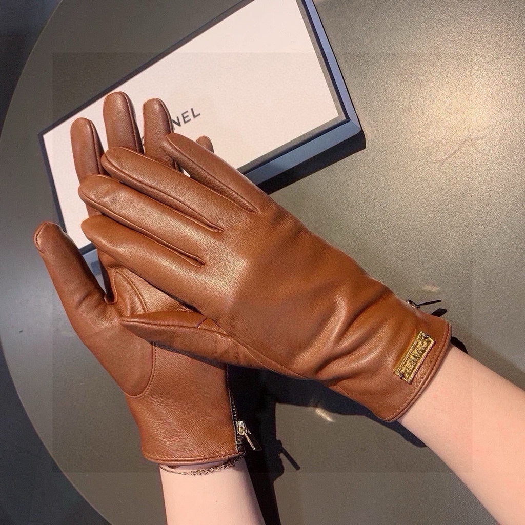 CHANEL TOUCHSCREEN GLOVES IN BRONZE BROWN LAMBSKIN WITH GOLD LOGO 462270