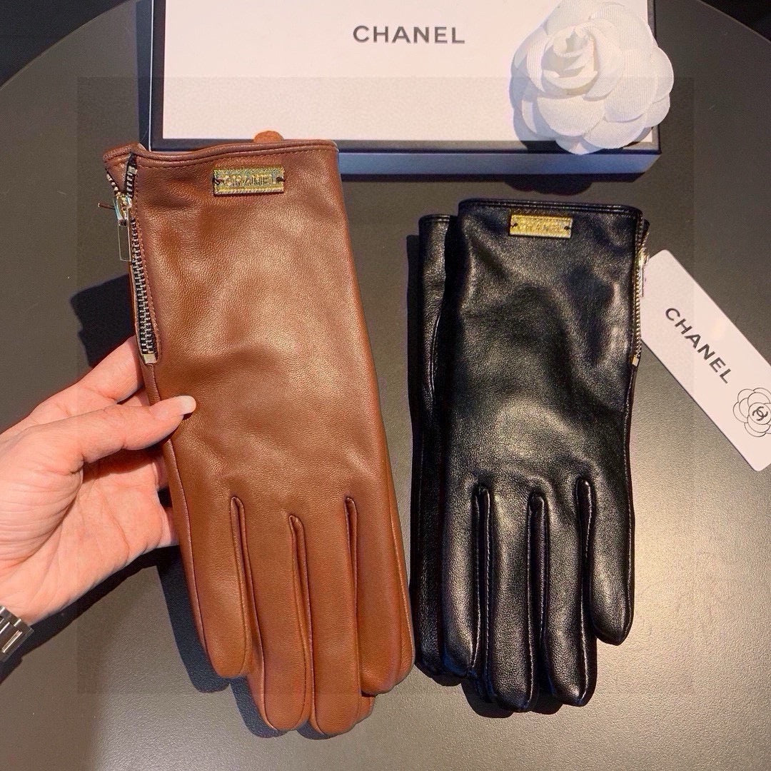 CHANEL TOUCHSCREEN GLOVES IN BRONZE BROWN LAMBSKIN WITH GOLD LOGO 462270